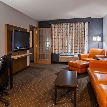 Best Western Plus Woodstock Hotel Conference Centre Bagian luar foto