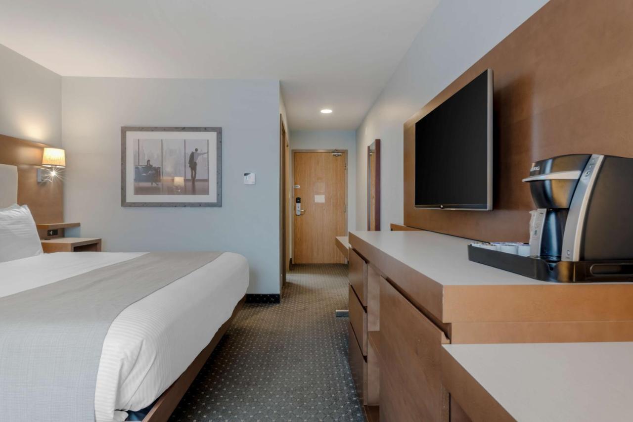 Best Western Plus Woodstock Hotel Conference Centre Bagian luar foto