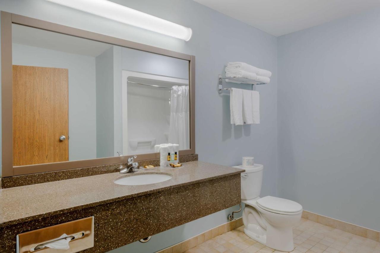 Best Western Plus Woodstock Hotel Conference Centre Bagian luar foto