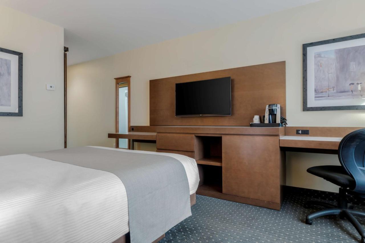 Best Western Plus Woodstock Hotel Conference Centre Bagian luar foto