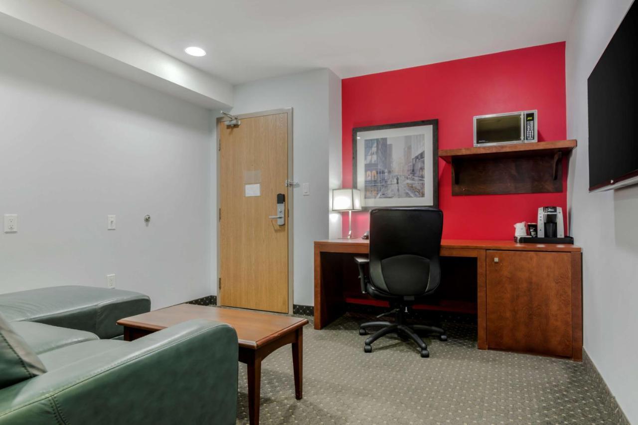Best Western Plus Woodstock Hotel Conference Centre Bagian luar foto