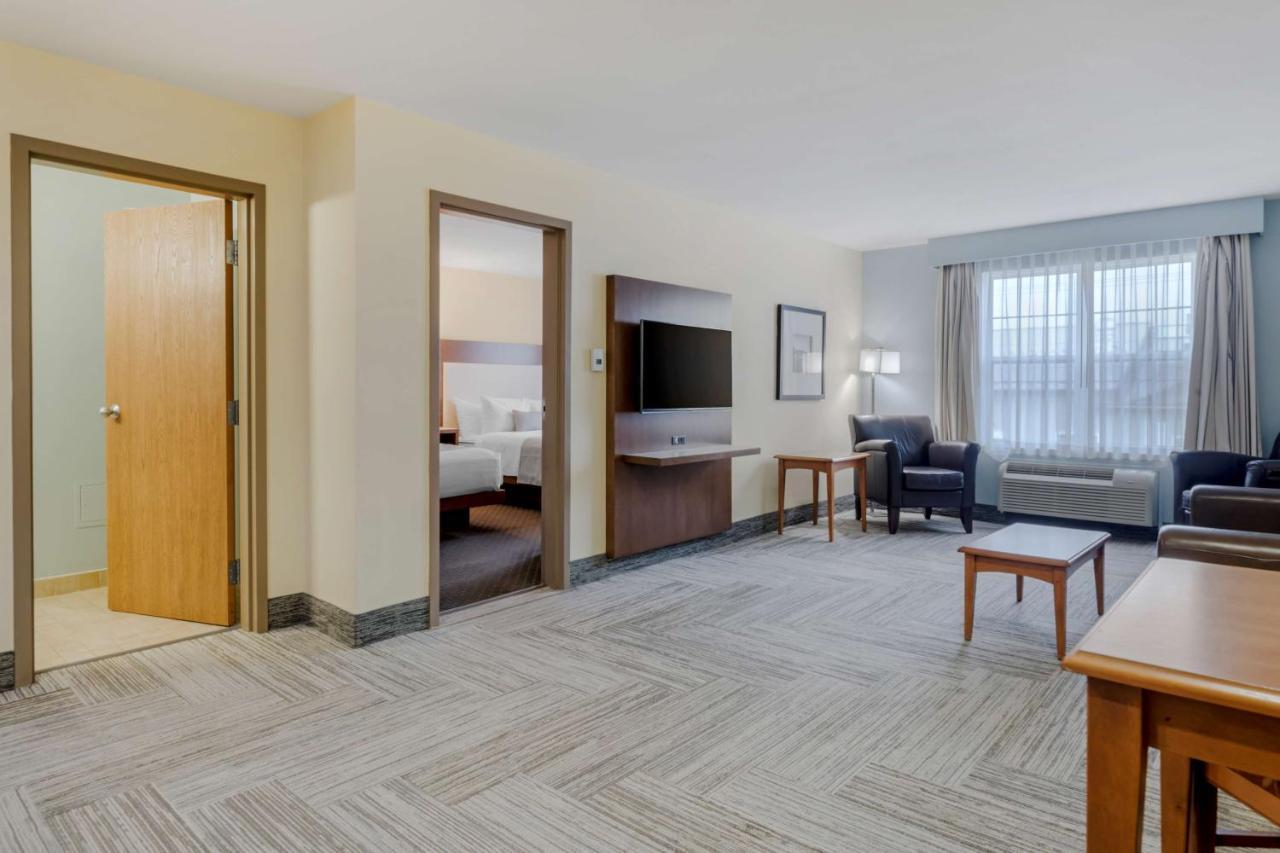 Best Western Plus Woodstock Hotel Conference Centre Bagian luar foto