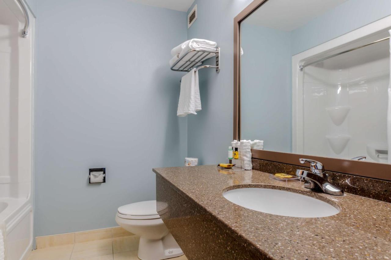 Best Western Plus Woodstock Hotel Conference Centre Bagian luar foto