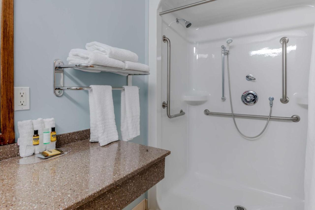 Best Western Plus Woodstock Hotel Conference Centre Bagian luar foto