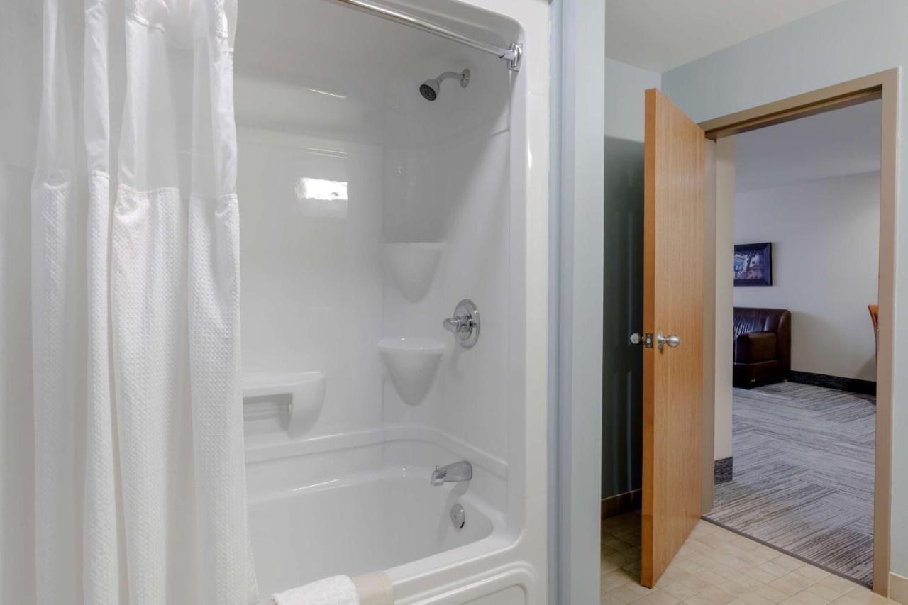 Best Western Plus Woodstock Hotel Conference Centre Bagian luar foto