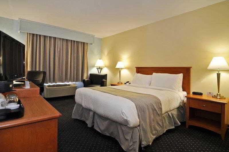 Best Western Plus Woodstock Hotel Conference Centre Bagian luar foto